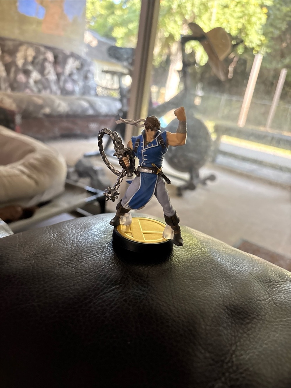 Amiibo Super Smash Bros Blue and White Fighter Figure on Gold Base